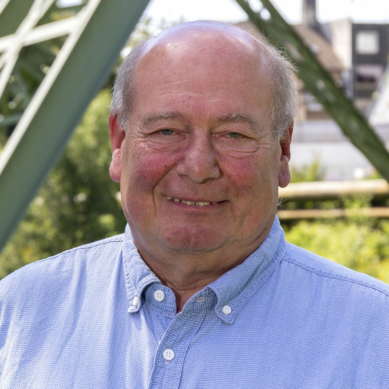  Klaus Hiemann